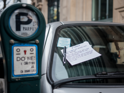 Comment contester une amende de stationnement injustifiée à paris en utilisant constats et photos comme preuves
