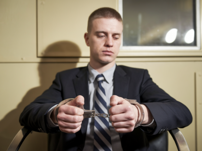 Comment réagir face à une garde à vue : conseils pratiques par votre avocat à Paris